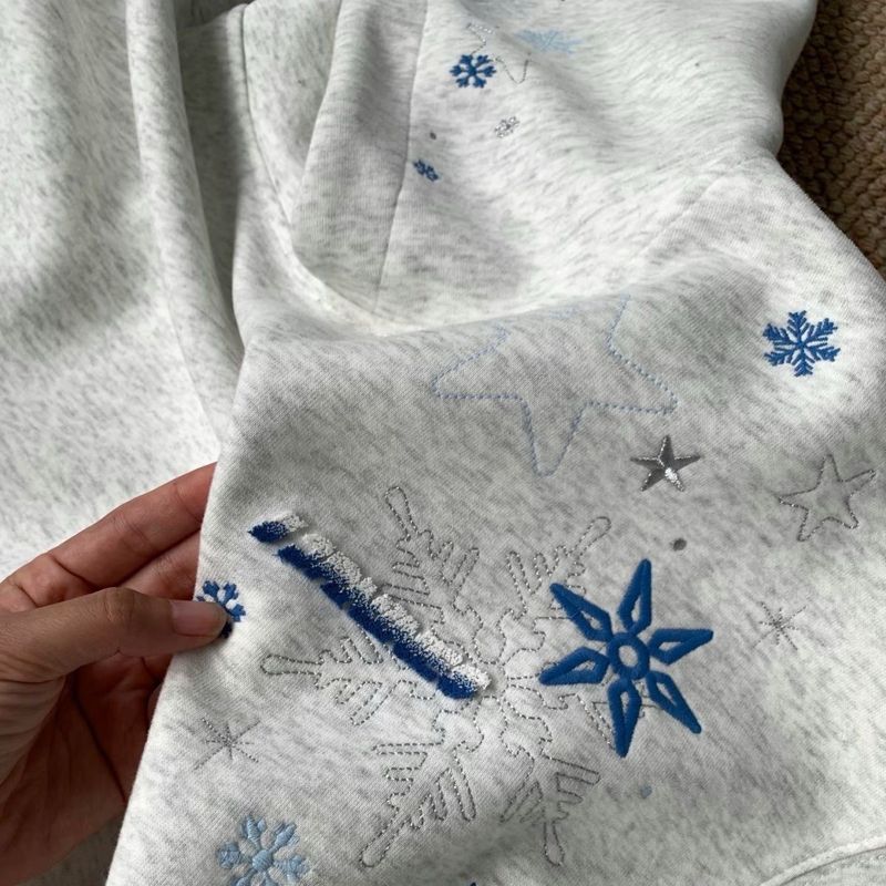 Vintage Snowflake Embroidered Hoodie - Unisex Retro Pullover Sweatshirt For Men & Women, Lightweight Casual Streetwear In Grey_voghion.com