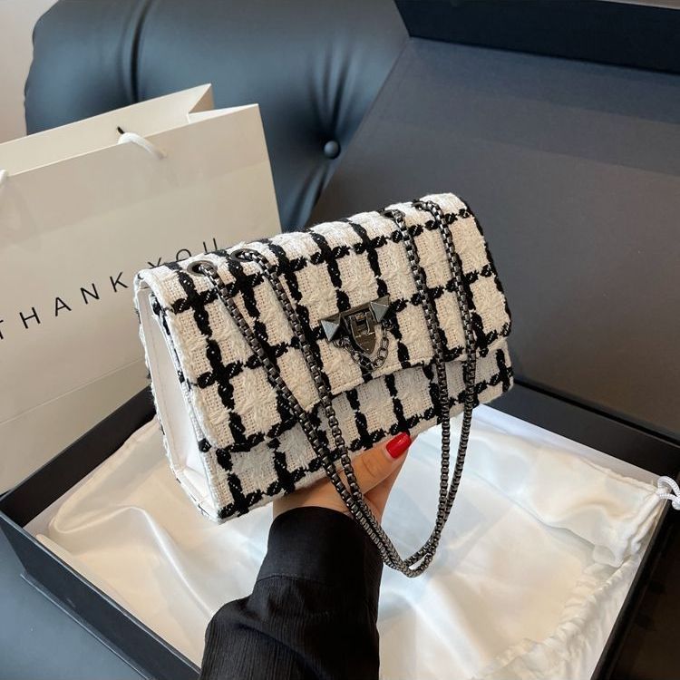 Xiaoxiangfeng Licht Luxus Wolle für Frauen 2023 Neue Trendy Mode Kette Textur Einzelnen Schulter Crossbody Kleine Quadratische_voghion.com