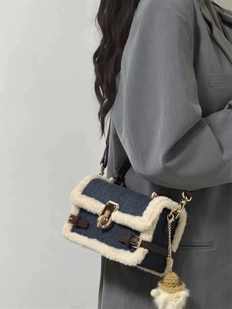Shearling 2025 Fashion Fall/Winter Snap-Closure Shoulder Bag_voghion.com