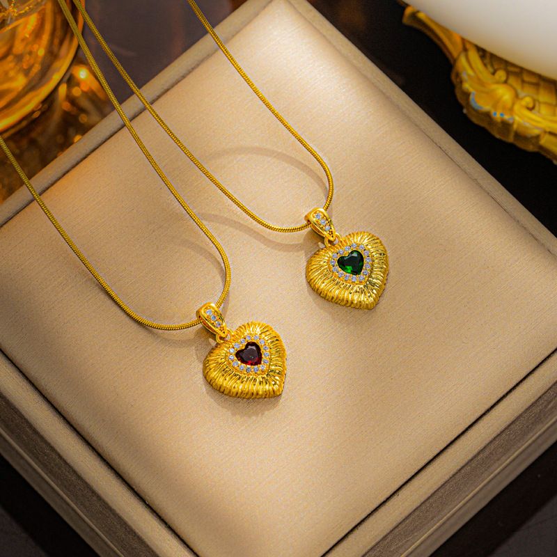 Ins stil gold textur hand-intarsien Smaragd zirkon herz-förmigen anhänger halskette nicht-verblassen schmuck_voghion.com