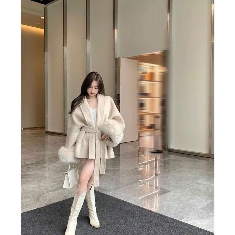 "Tie-Waist Bouclé Blazer With Faux Fur Sleeves - Oversized V-Neck Coat (Beige/Gray/Black, S-XL)"_voghion.com