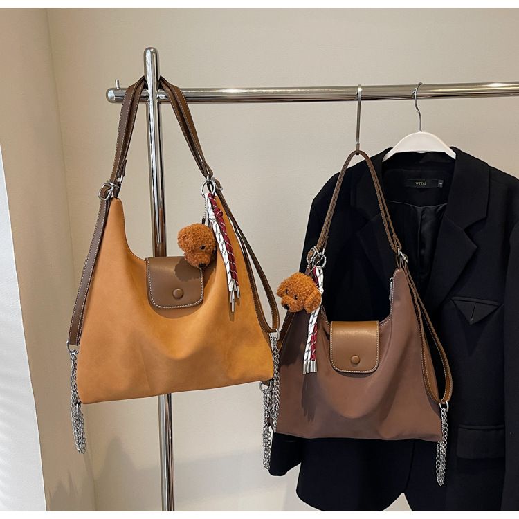 This year's popular large capacity spliced multifunctional shoulder bag 2024 trend three types of back method chain_voghion.com