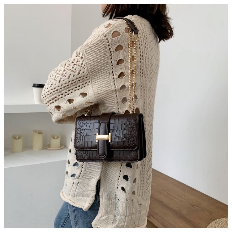 2024 Nei Trendy Ketten Diagonal Straddle Versatile Instagram Moud Damen Textur One Shoulder Kleng Quadratescht Sak_voghion.com