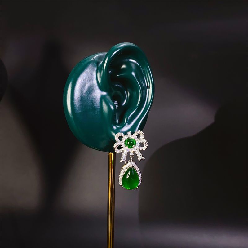 Middle court hollowed out emerald flower set, high-end diamond studded glass earrings, new style_voghion.com