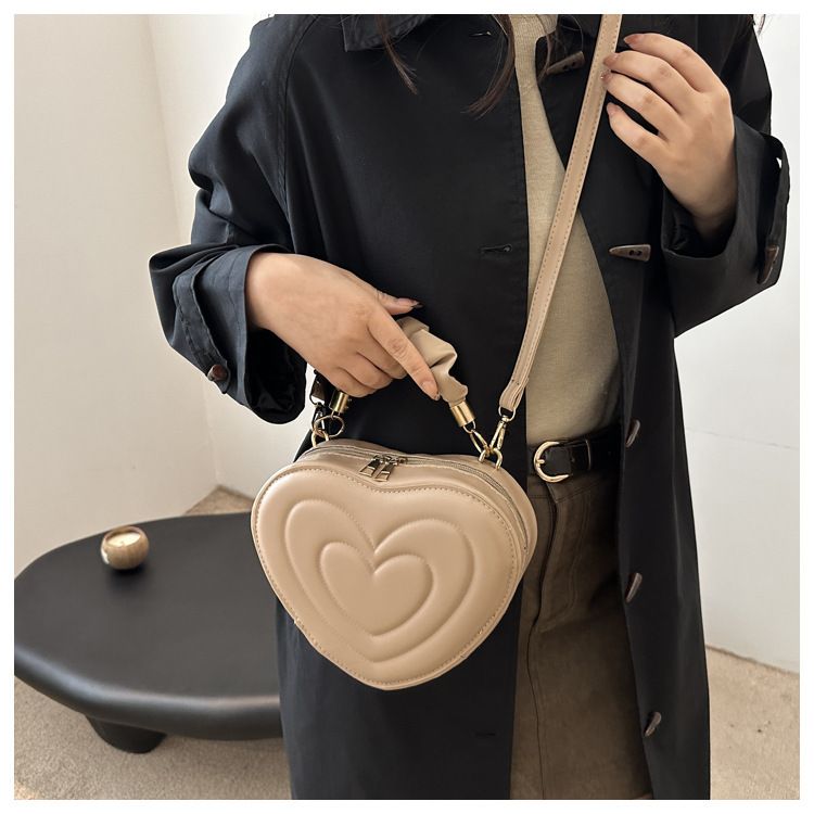 Indentatura semplice a forma di cuore carina tinta unita femminile cuore shopping moda plissettata borsa a tracolla_voghion.com