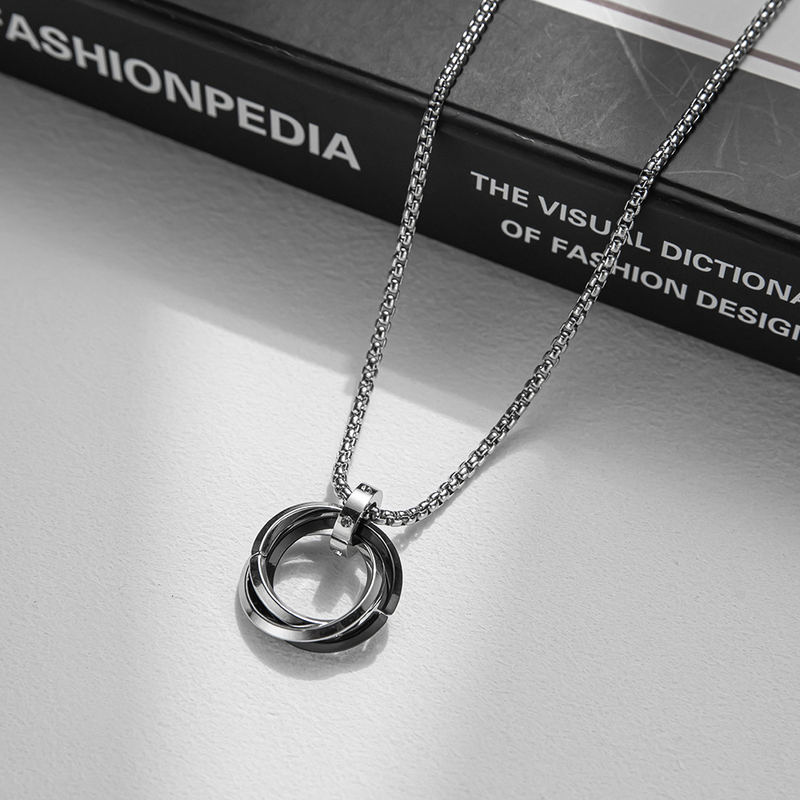 Collana con ciondolo a tre anelli intrecciati in acciaio al titanio con vento freddo, accessori alla moda per uomo, stile europeo e americano_voghion.com