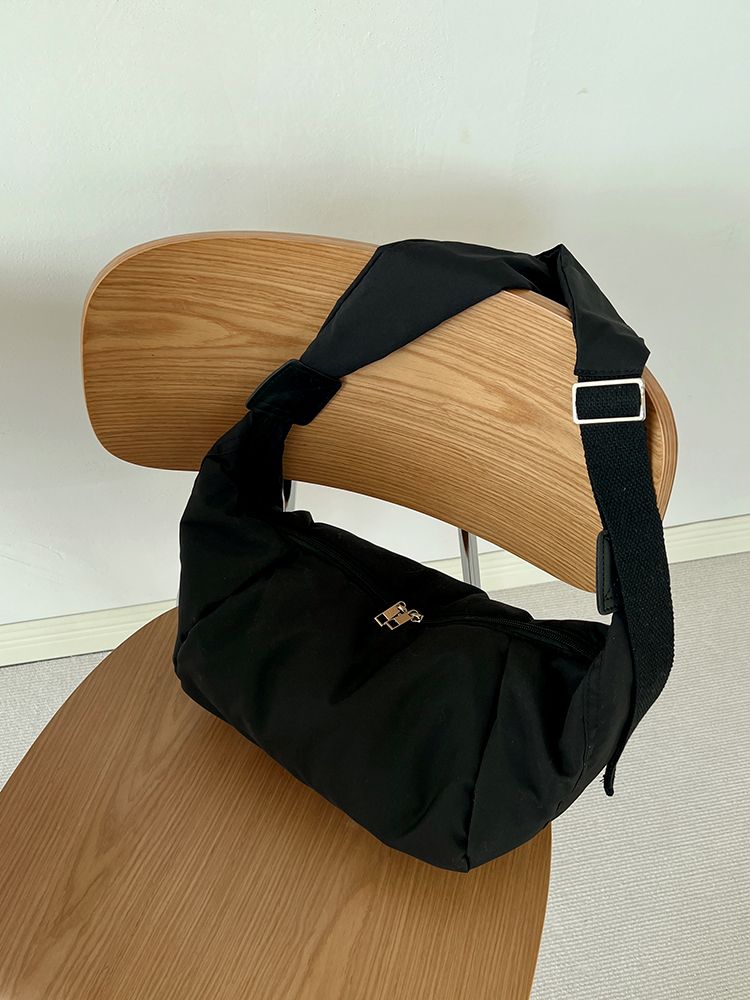 Crossbody für Damen im Herbst Winter 2024, neue Baumwoll-Freizeittasche, Daunenknödel, große Kapazität, einfach und_voghion.com