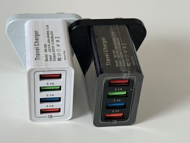 USB 4 Multi-Port Schnelllade-Wandladegerät mit UK-Stecker für Samsung und iPhone_voghion.com