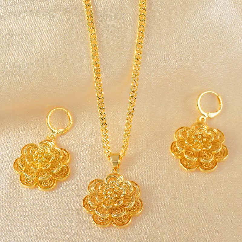 Elegantes 2-teiliges Schmuckset, luxuriöse Halskette mit vergoldetem Blumenanhänger und Ohrringen aus Kupfergold_voghion.com