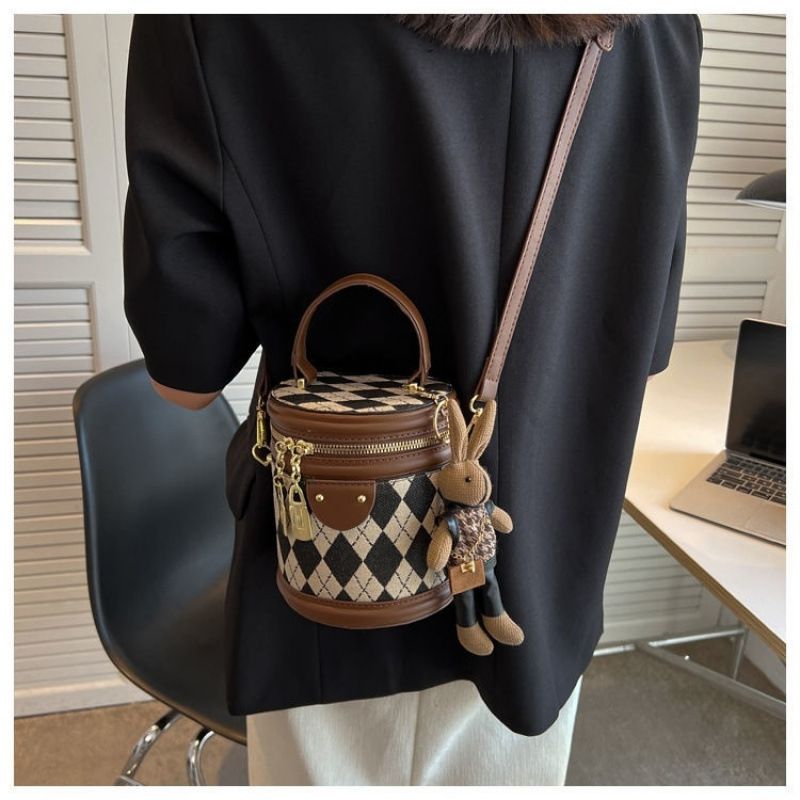 Textured Handheld Round For Women New Korean Version 2025 French Niche Bucket Fashion Versatile Shoulder Crossbody Bag_voghion.com