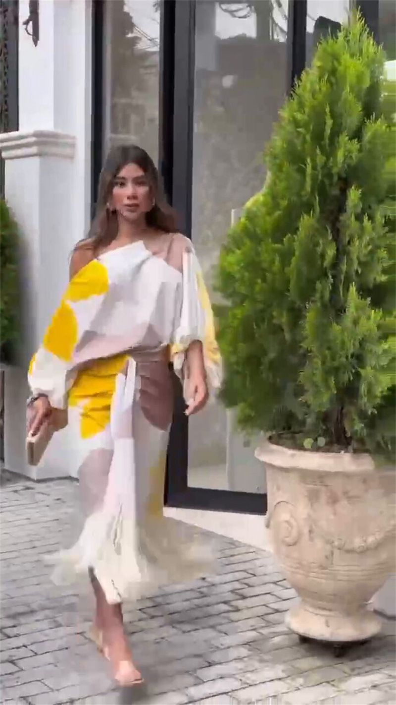 Damekjole med trykk og lanterneermer, løs topp, fasjonabel duskkant, todelt_voghion.com