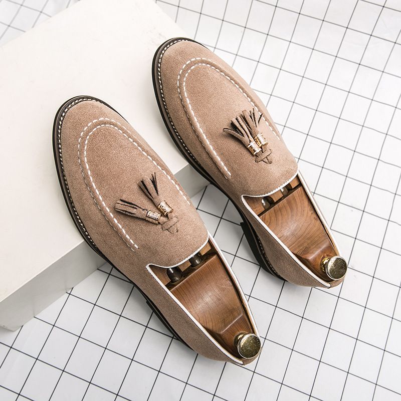 Geeignet für alle Jahreszeiten 2025 Herbst Winter Neue Herren Low-Top Britische Quaste Koreanische Mode Casual Lederschuhe Große Größe Jugend_voghion.com
