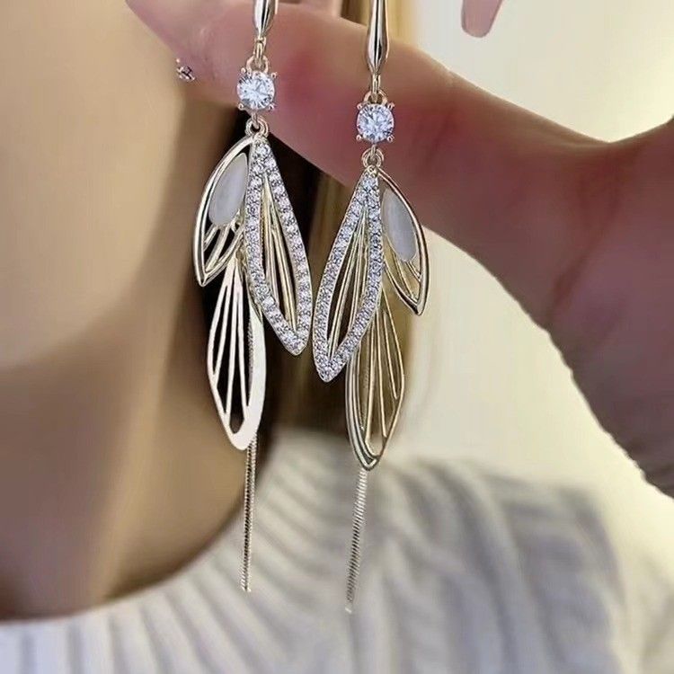 Women's earrings butterfly tassel earrings for women niche design high-end temperament earrings 2023 new popular light luxury earrings_voghion.com