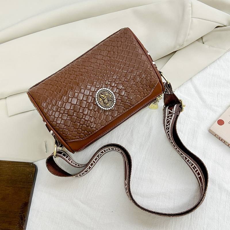 Kožená dámská taška Crossbody Polštář Barrel Woven_voghion.com