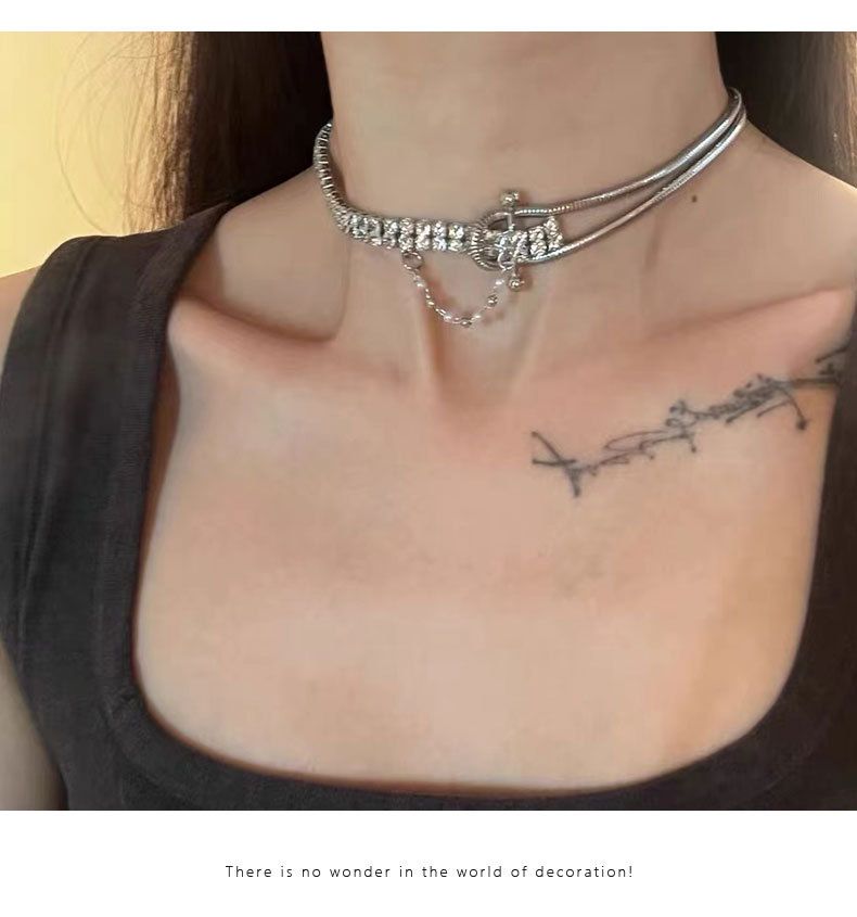 Unisex asimetriska pušķu jostas sprādzes kaklarota Dzirkstošais dimanta aukstā stila kaklarota nišas dizains Augstākās klases sajūta neizbalē tendence_voghion.com