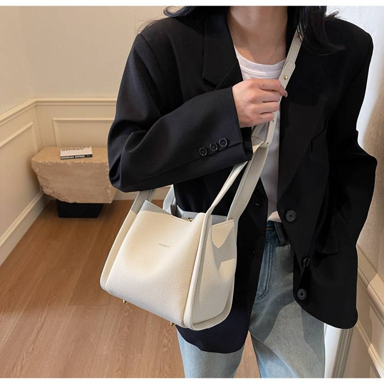 Zweiteilige, weiche Schultertasche mit Litschi-Muster für Mütter im Außenhandel. Neue, lässige, einfache, tragbare diagonale Tasche für das Leben._voghion.com