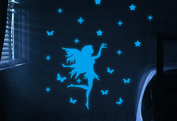 Schlafzimmerdekoration mit leuchtenden Wandaufklebern, fluoreszierenden Sternenhimmelaufklebern, feenhaft leuchtenden Sternschmetterlingsaufklebern und Nachttischaufklebern_voghion.com