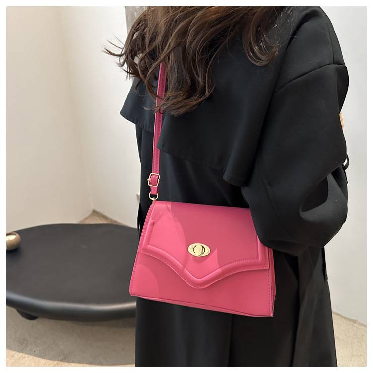 Cross-border Fashion Shoulder Bag Female 2025 New Spring Niche Design Shoulder Bag Small Square Bag_voghion.com
