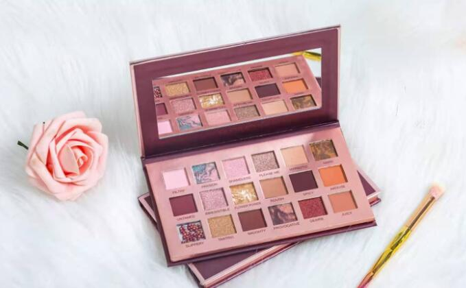 hu Earth Eyeshadow Palette Invert Rose 18 eyeshadow_voghion.com