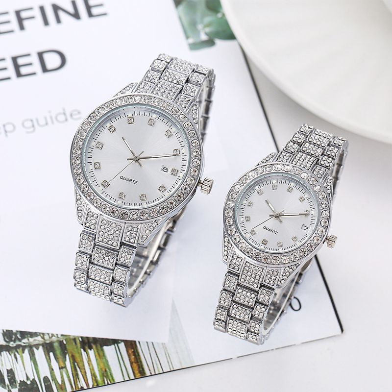 Nuovo orologio unisex casual alla moda con cinturino in acciaio tempestato di diamanti, di lusso, con calendario al quarzo per coppie_voghion.com