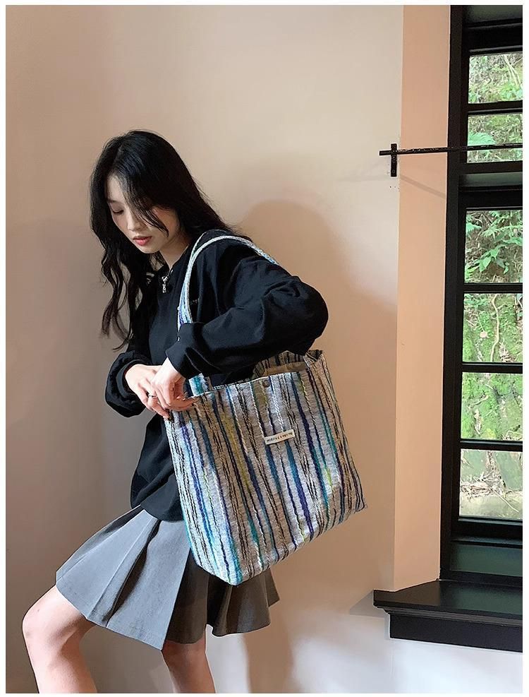 La popolare tela ispessita di UR per le donne di quest'anno, la nuova borsa tote da viaggio super hot versatile del 2024, borsa ascellare_voghion.com