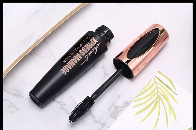 A máscara de cílios 4D Volumizing é à prova d'água, não borra, dá volume e alonga_voghion.com