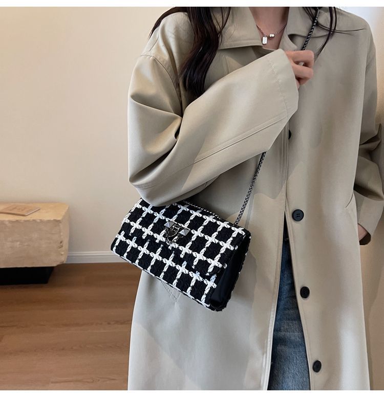 Xiaoxiangfeng Licht Luxus Wolle für Frauen 2023 Neue Trendy Mode Kette Textur Einzelnen Schulter Crossbody Kleine Quadratische_voghion.com