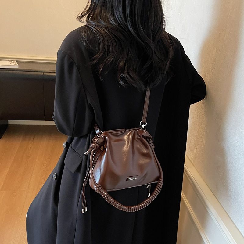 Borsa a tracolla piccola e di alta qualità per donna, 2025, nuova e versatile, con tracolla plissettata, semplice e tinta unita_voghion.com