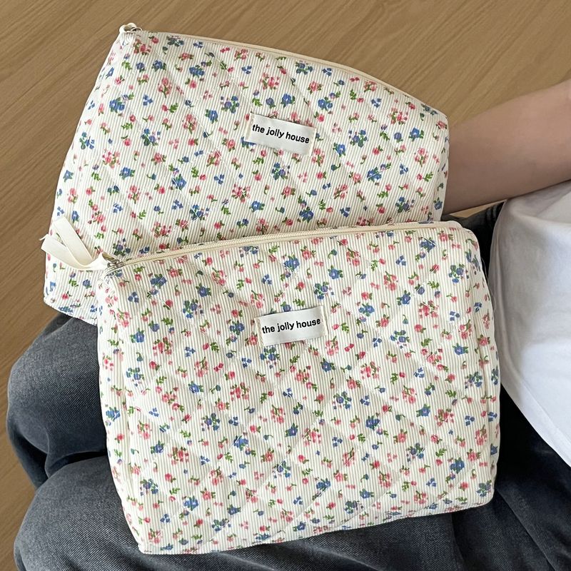 Blumen-Kosmetiktasche, süße, tragbare Cartoon-Spültasche für Studenten, gesteppt, große Kapazität, süße, frische Aufbewahrungstasche_voghion.com