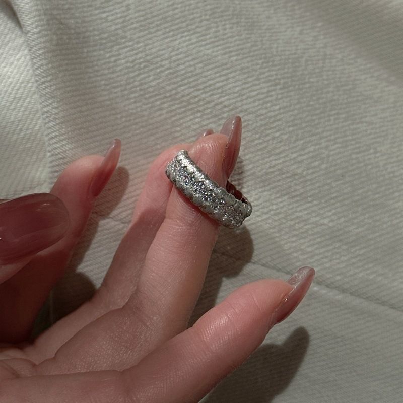 Anello aperto in argento puro spazzolato, vintage, di lusso, semplice e con micro pavé di zirconi._voghion.com