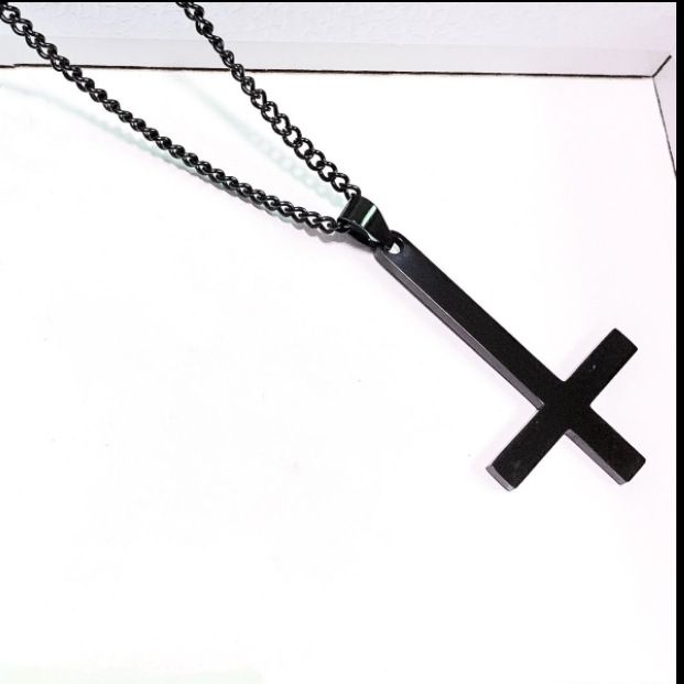 Collana con croce rovesciata nera da uomo, ciondolo in acciaio al titanio per donna, minimalista, placcato in oro bianco, accessori alla moda per uomo_voghion.com
