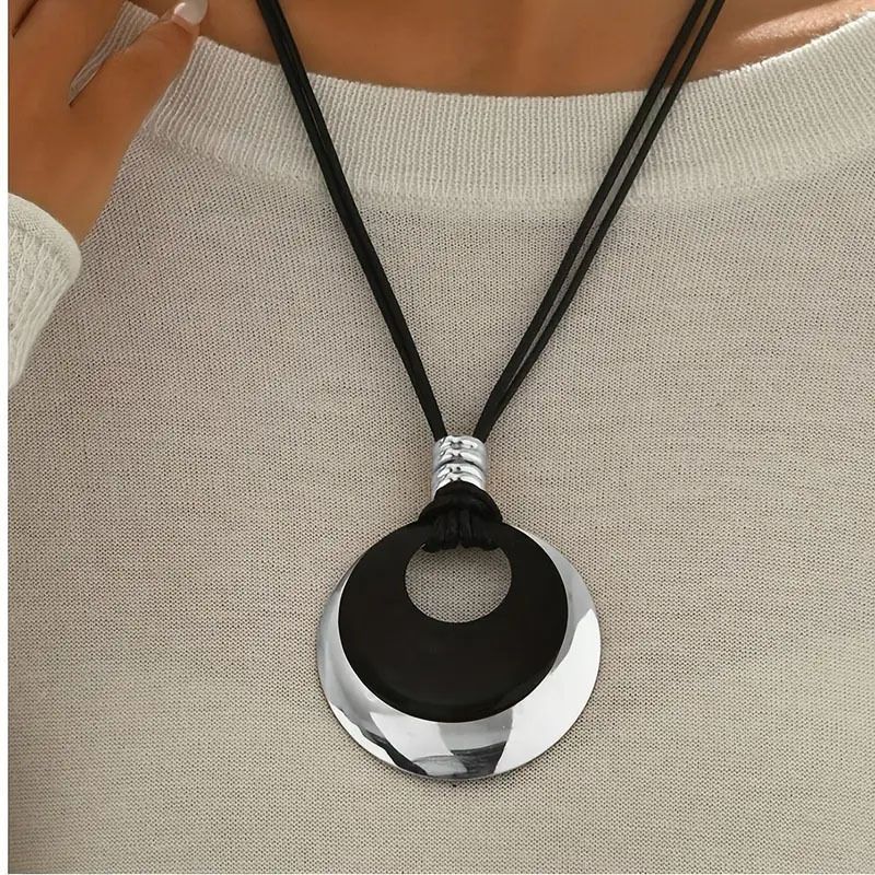 1 Collana con pendente a cerchio color nero e oro, versatile gioiello di alta gamma, catena per maglione autunnale e invernale_voghion.com