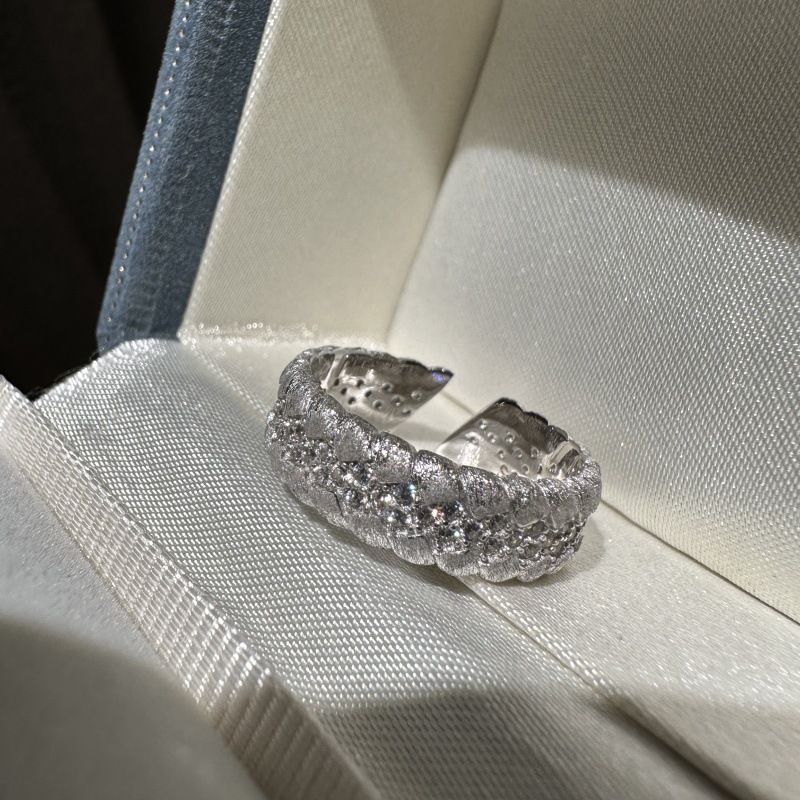 Anello aperto in argento puro spazzolato, vintage, di lusso, semplice e con micro pavé di zirconi._voghion.com