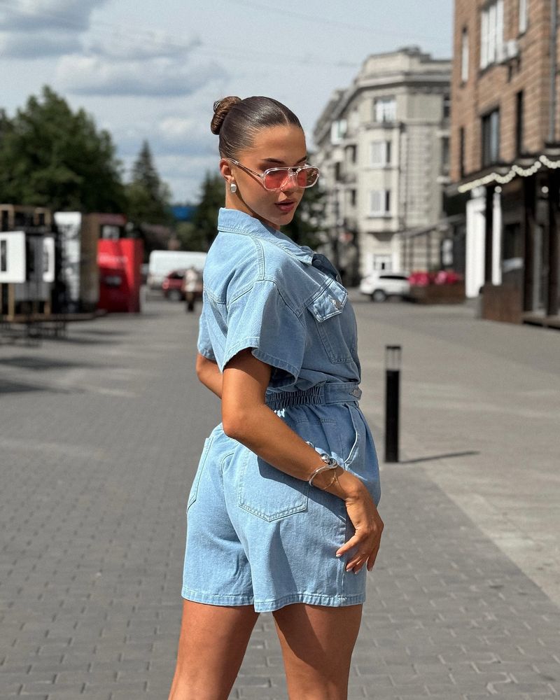 Tuta da donna in denim, estiva, a maniche corte, a vita alta, in stile retrò, elasticizzata, comoda, con gamba dritta._voghion.com