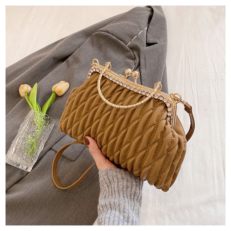 Borsa a tracolla con tracolla a catena quadrata piccola portatile minimalista urbana 2024 da donna con bocca antirughe_voghion.com