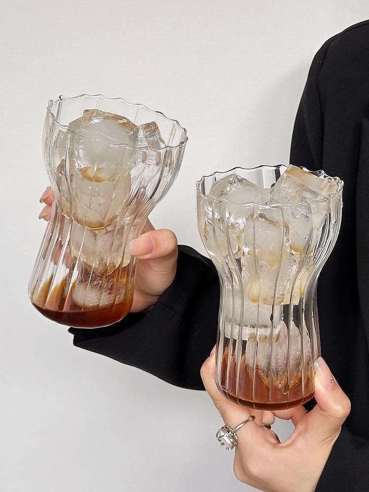 Tazza alta trasparente per infusione a freddo con nicchia per acqua in vetro a strisce verticali irregolari INS Coffee di alto valore_voghion.com