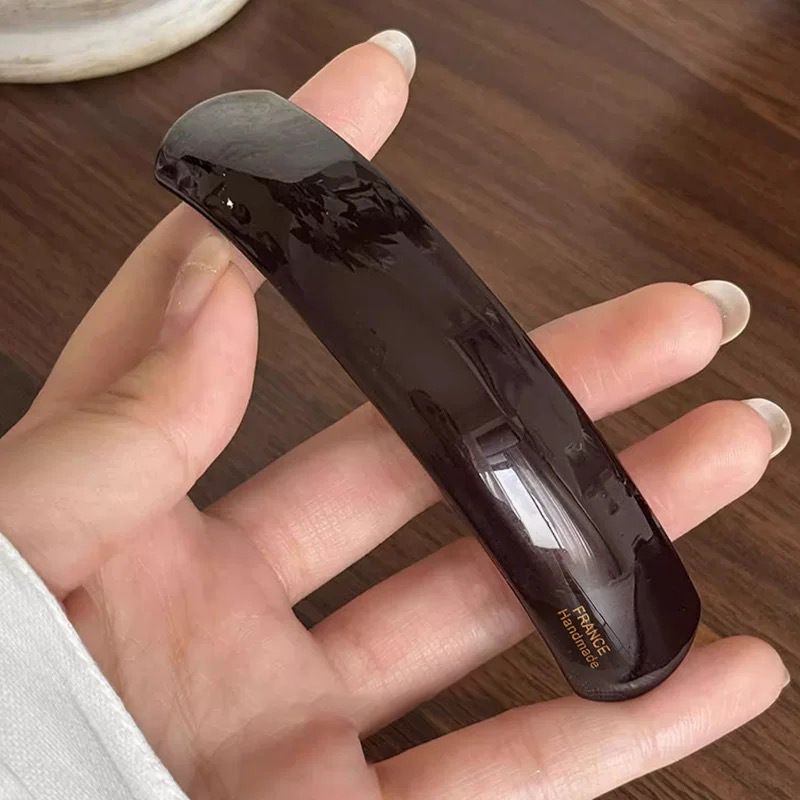 Rote Acetat-Gerade-Feder horizontal mit einem Gefühl von Luxus 2024 neuer High-End-Clip für das tägliche Pendeln, Haar-Accessoire bei_voghion.com