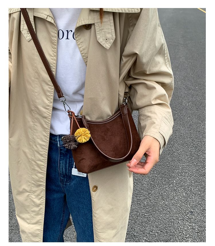 Sac à main en daim pour femme, nouvelle collection automne-hiver 2025, sac à bandoulière polyvalent, design de niche décontracté, sac seau à bandoulière simple_voghion.com