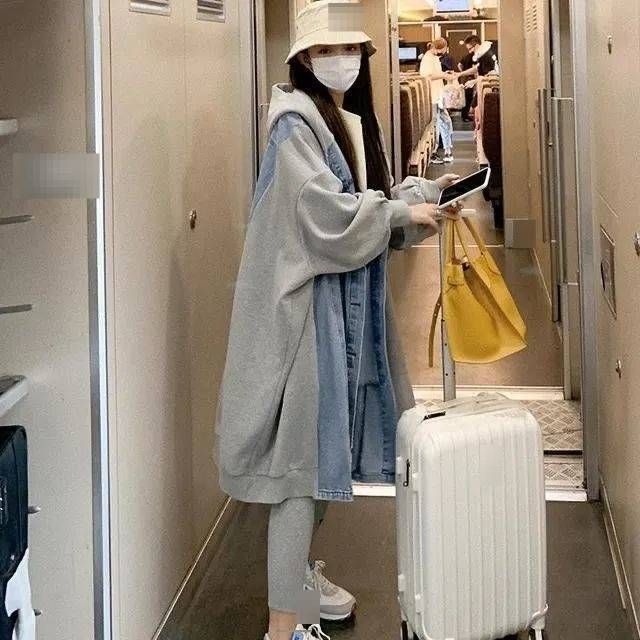 Women's Denim Patchwork Hooded Oversized Jacket – Longline Streetwear Casual Coat With Utility Pockets_voghion.com