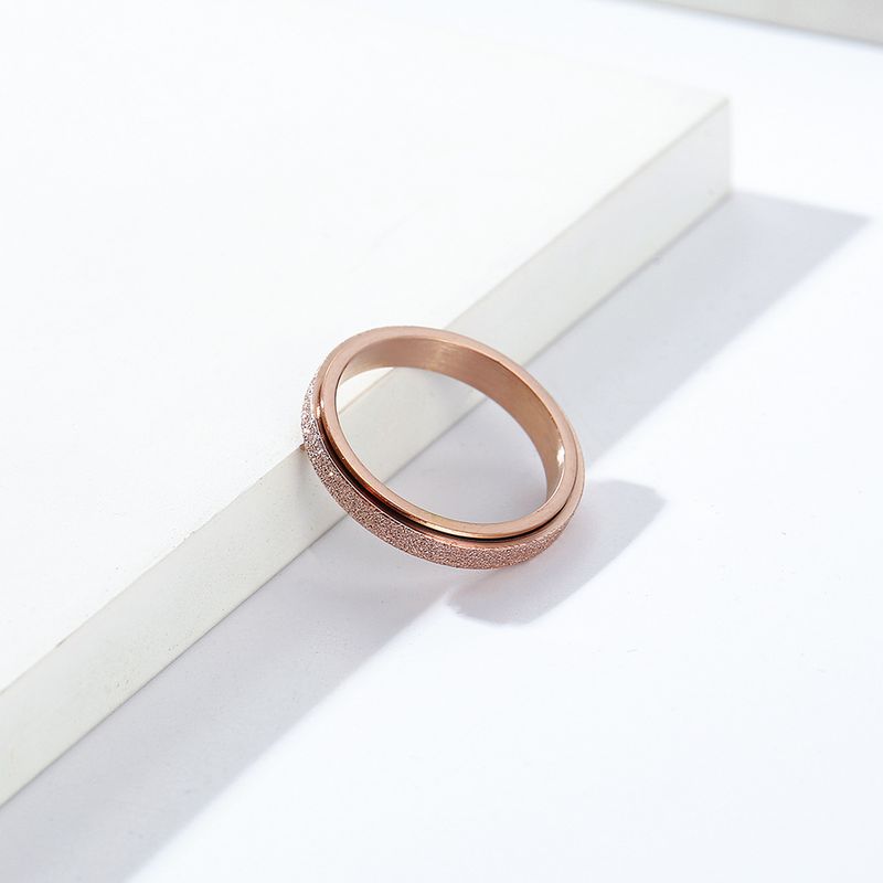 Anello singolo da 4 mm in acciaio al titanio satinato, anello girevole semplice stile neutro per uomo e donna, proposta di matrimonio, gioielli in acciaio inossidabile per le mani_voghion.com