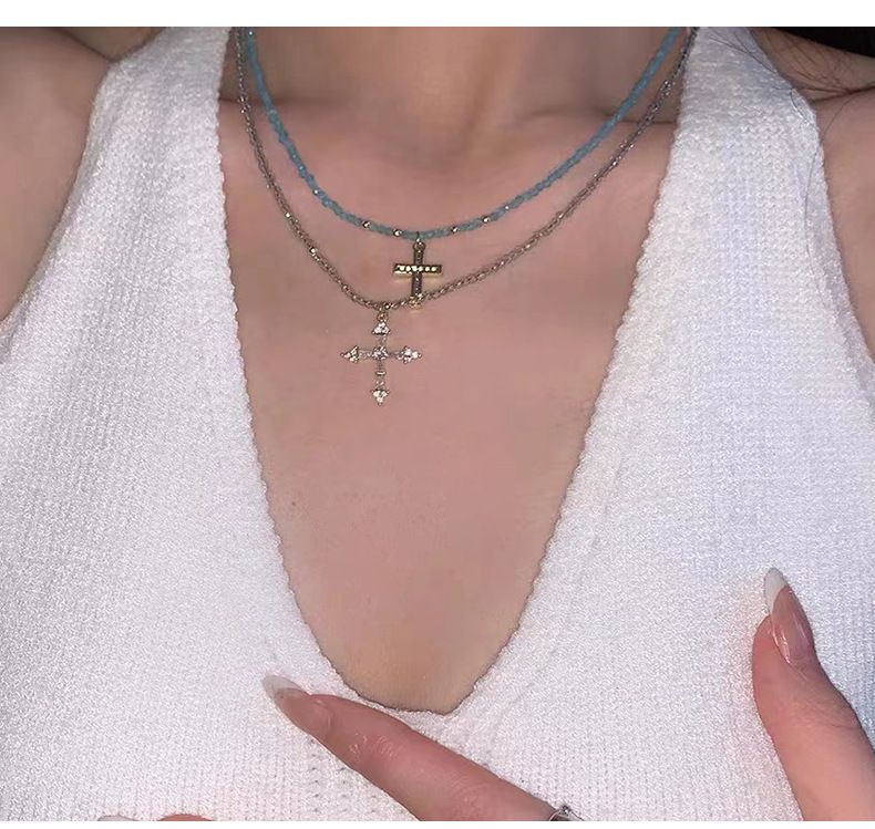 Colar de cruz estilo escuro para mulheres do verão, colar de clavícula com contas finas de alta qualidade, design, colar doce e descolado, novo estilo_voghion.com