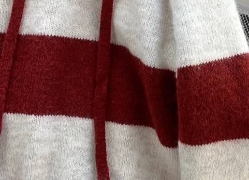 Gestreifter Kapuzenpullover – Oversize-Strickpullover mit kontrastfarbenem Besatz (Einheitsgröße, Rot/Grau, kuscheliger Arctic-Fleece-Mix für den Winter, koreanischer Lachy-Style)_voghion.com