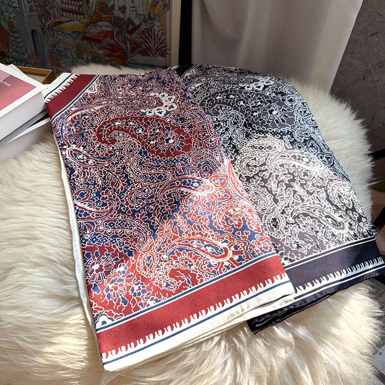 Sciarpa da collo con bordo arrotolato fatta a mano, motivo paisley a triangolo in seta di gelso pesante, collezione Paisley Cashew Twill_voghion.com