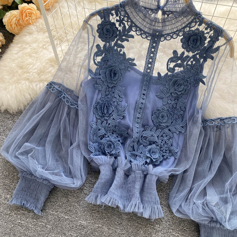 Women's three-dimensional flower collage see-through mesh lantern sleeve slim short top lace base blouse_voghion.com