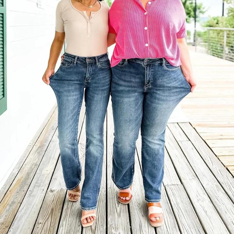 Jeans bootcut contenitivi per donna - Pantaloni in denim elasticizzato a vita alta snellenti, vestibilità comoda e valorizzante, tonalità blu classiche_voghion.com