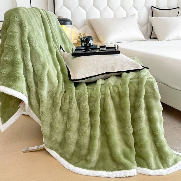 Thick Coral Velvet Rabbit Fur Like Bubble Milky Velvet Blanket Edge Lunch Break Blanket_voghion.com