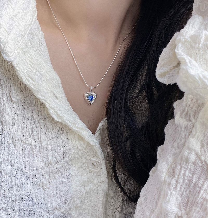 Collana in argento puro con lava blu per donna, stile freddo, design di nicchia, catena per clavicola a cuore irregolare_voghion.com