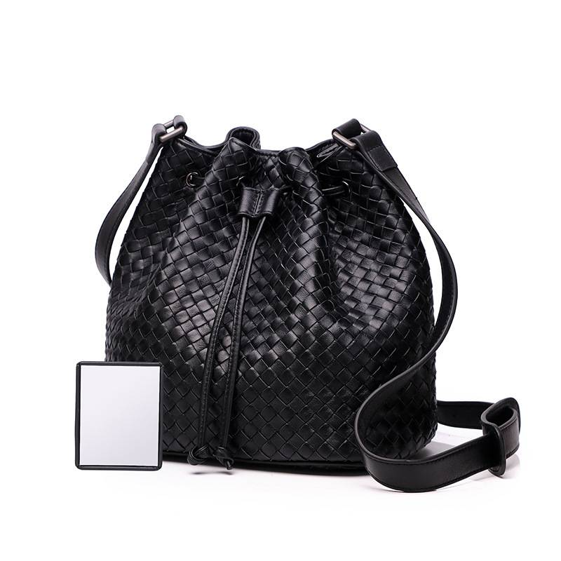 Nuova borsa a tracolla di lusso leggero femminile baottau strato di pelle di pecora pura borsa intrecciata a mano borsa a secchiello di grande capacità integrata_voghion.com