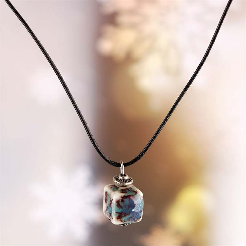 Collane minimaliste Jingdezhen, collane girocollo di nicchia, design di nicchia, ideali come regali per migliori amiche, studenti, coppie, collane con ciondolo_voghion.com