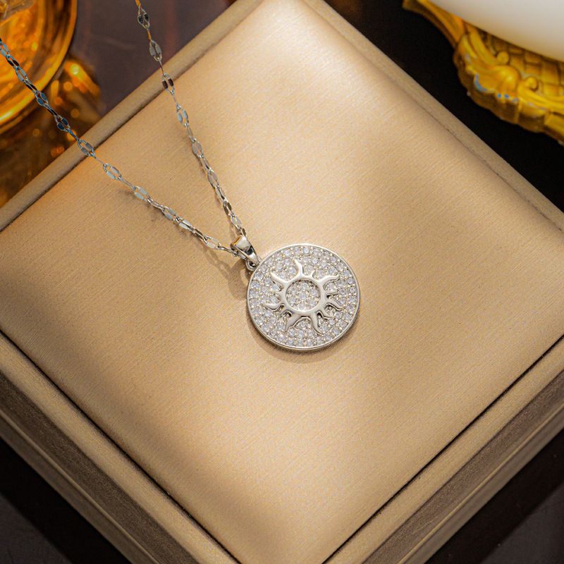 Collier en titane avec disque solaire en zircon de style luxueux et léger pour femme, incolore et à la mode, style unique, chaîne de collier_voghion.com